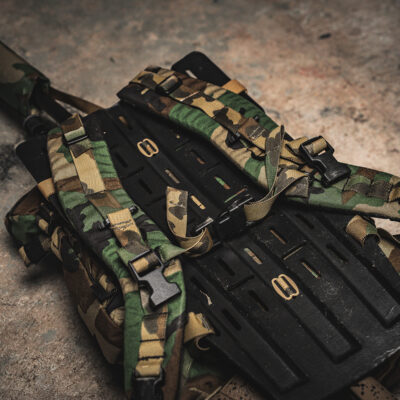 Spine frame rifle carrier Spine frame rifle carrier