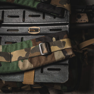 Spine frame with adaptable shoulder straps Spine frame with adaptable shoulder straps